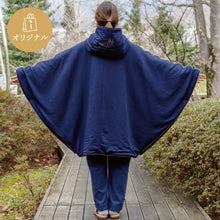 画像をギャラリービューアに読み込む, フード付きでゆったり着られるポンチョコート