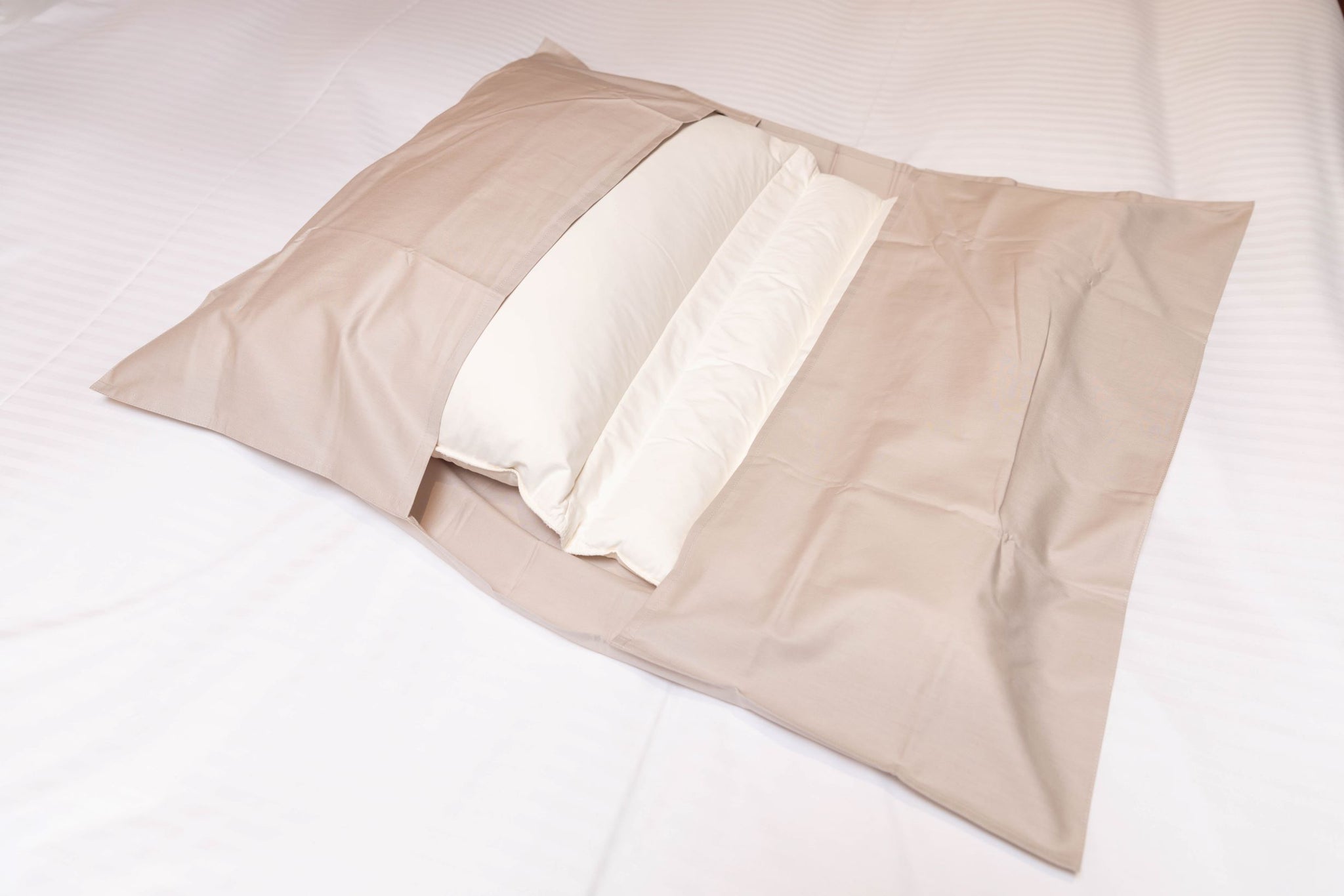 至福の眠り 折り重ねまくら2025（選べる専用カバー1枚付き