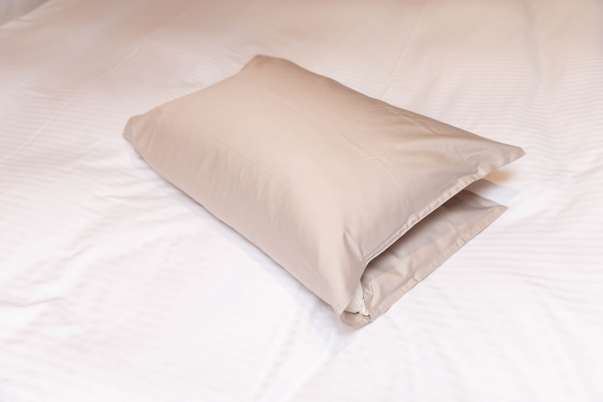 至福の眠り 折り重ねまくら2025（選べる専用カバー1枚付き